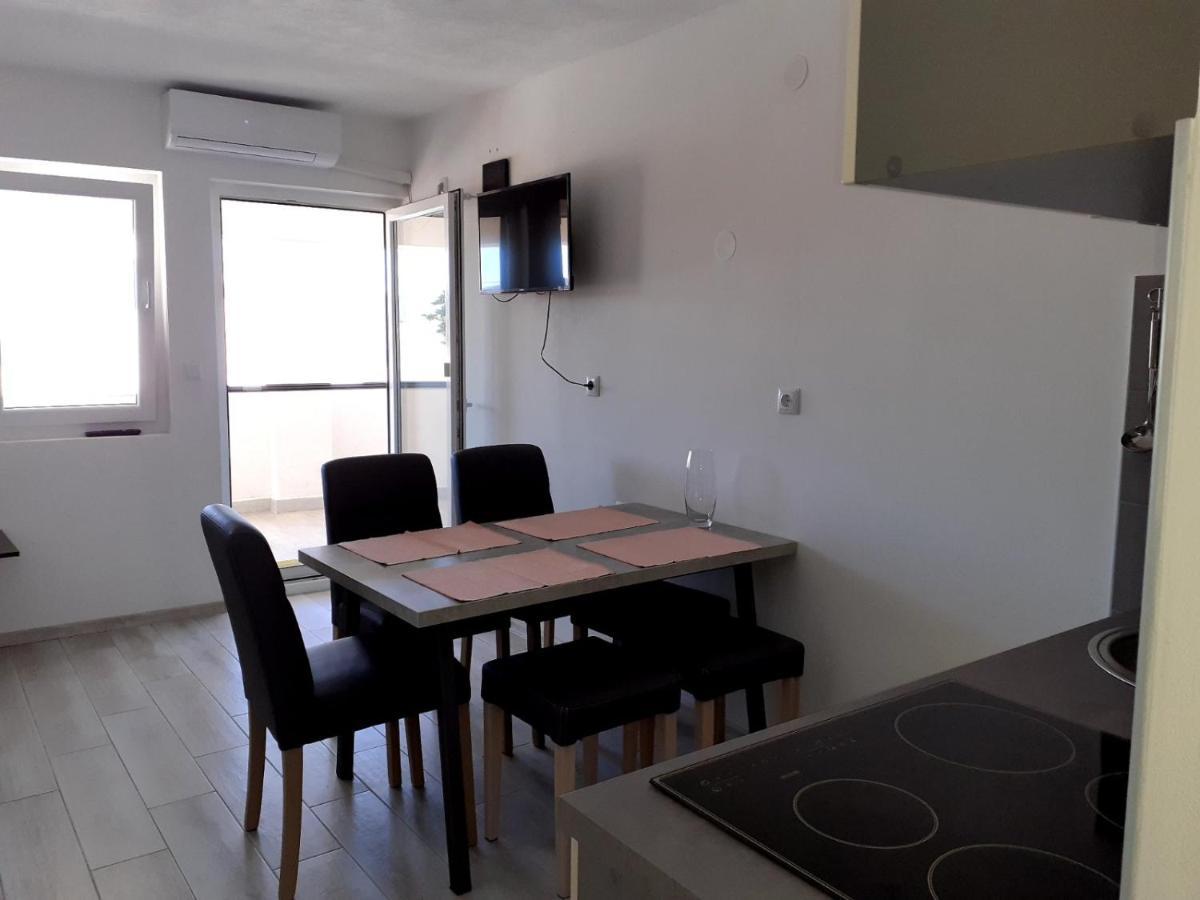 Apartmani Grumf Gornji Karin Buitenkant foto